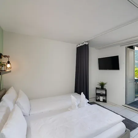 Hid Ag: Lakeview Mit Parkplatz Und Balkon