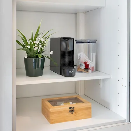 Hid Ag: Lakeview Mit Parkplatz Und Balkon * Därligen