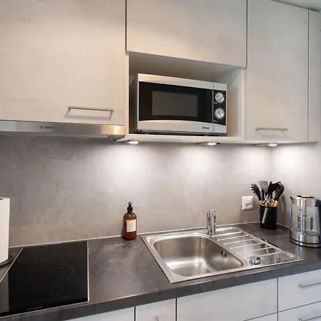 Hid Ag: Lakeview Mit Parkplatz Und Balkon * Därligen