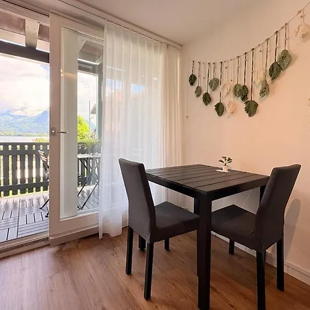 Hid Ag: Lakeview Mit Parkplatz Und Balkon Daire Därligen