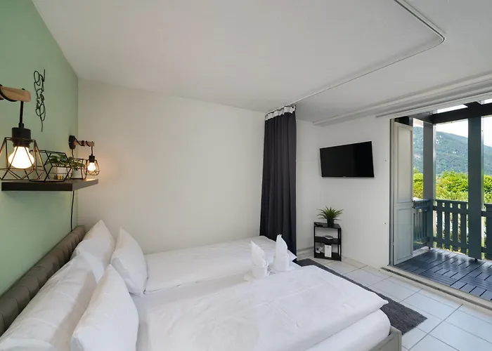 Hid Ag: Lakeview Mit Parkplatz Und Balkon